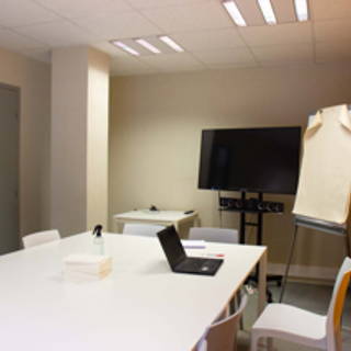 Bureau privé 23 m² 6 postes Coworking Rue Saint-Simon Lyon 69009 - photo 2
